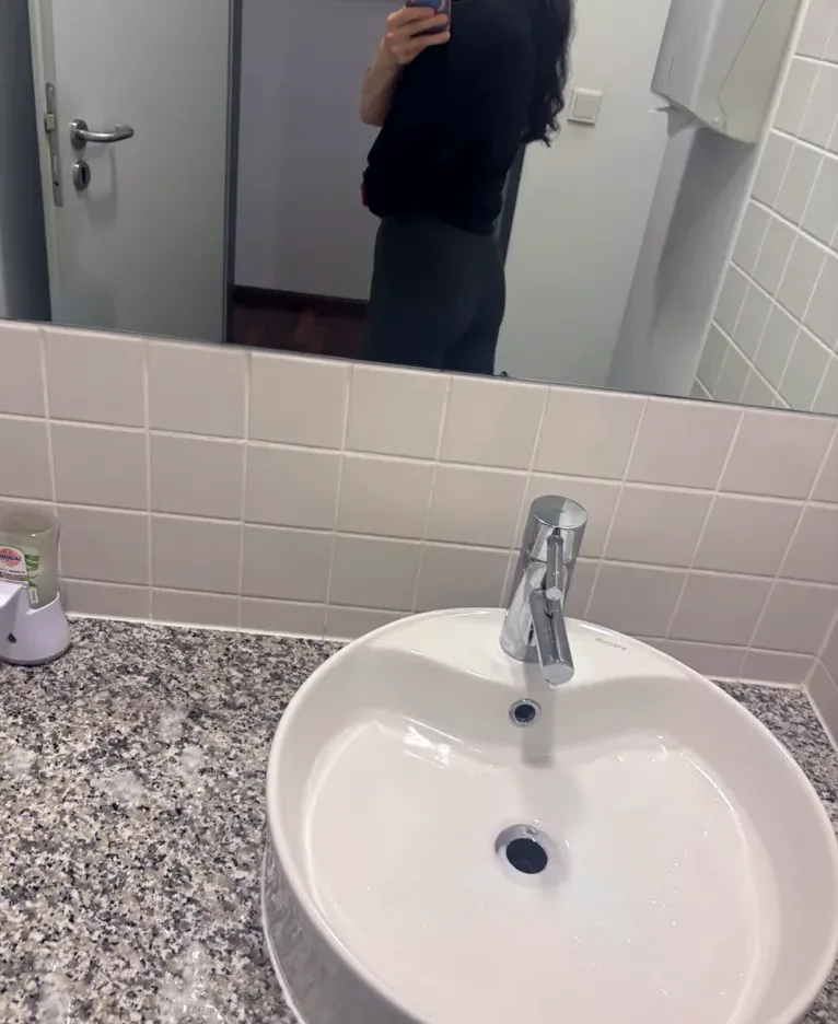 Dilara, 39