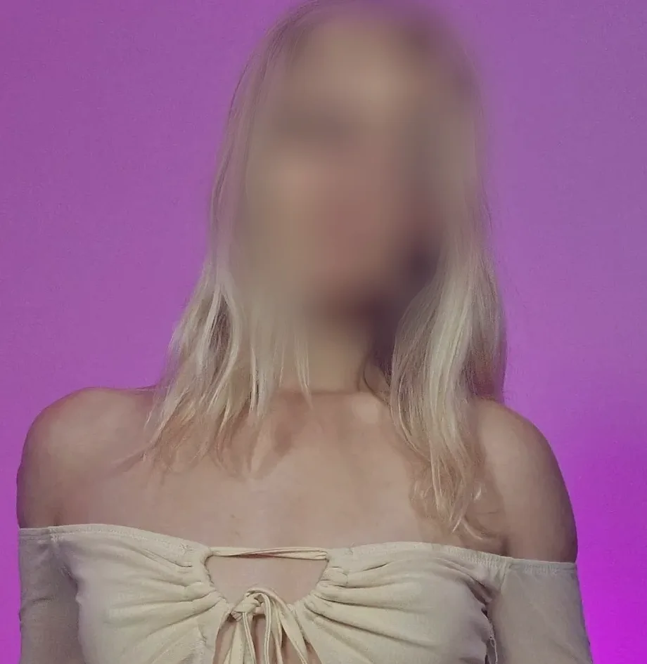 Julia, 20