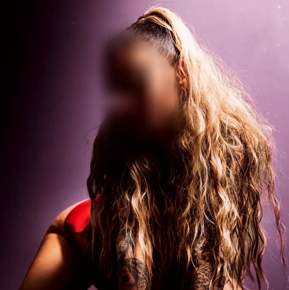 Larissa, 38