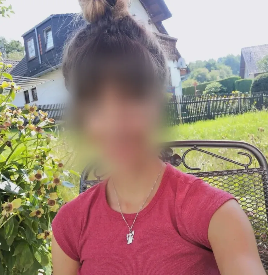 Lea, 24