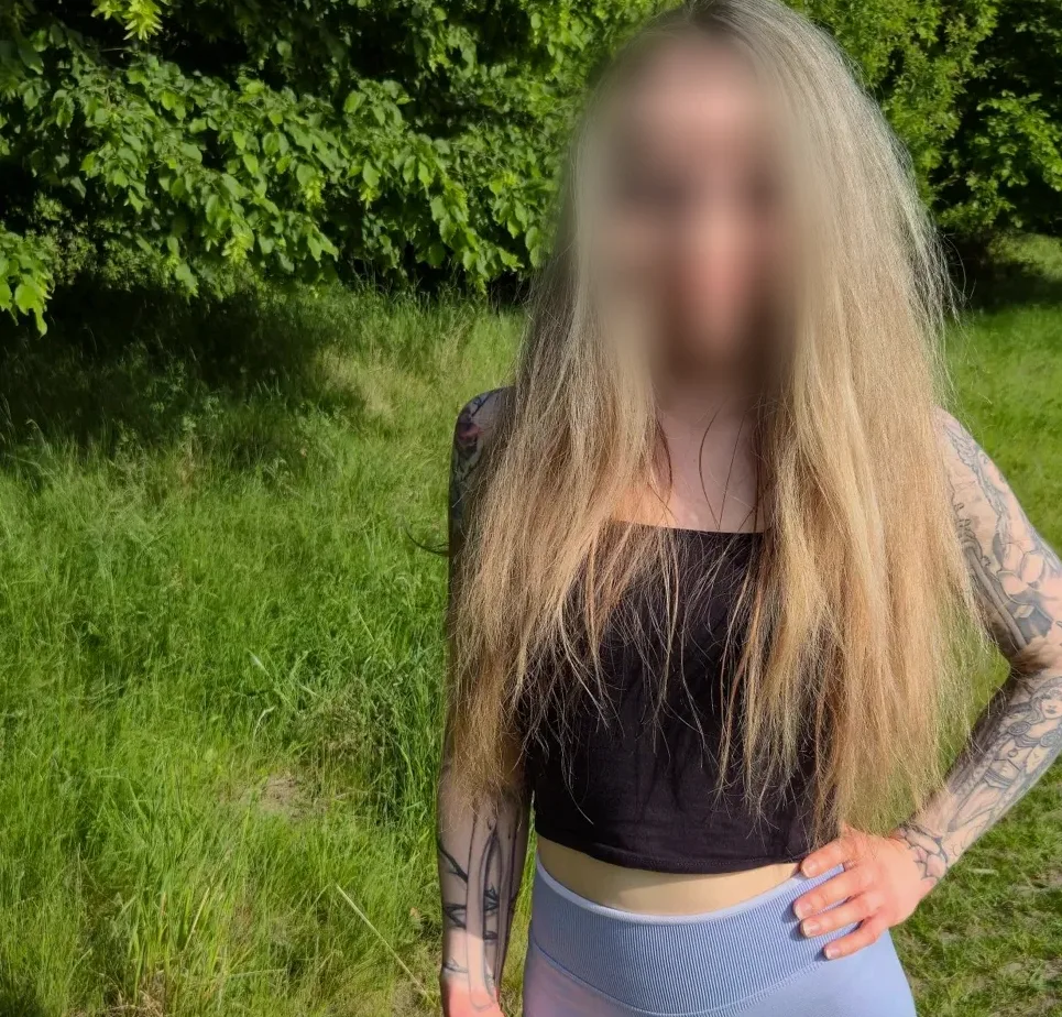 Zeynep, 27